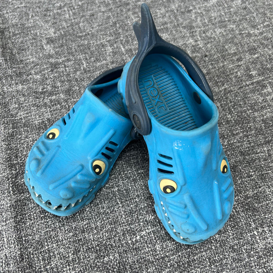 Boys Size 8uk / 25.5eu Blue Shark Clogs