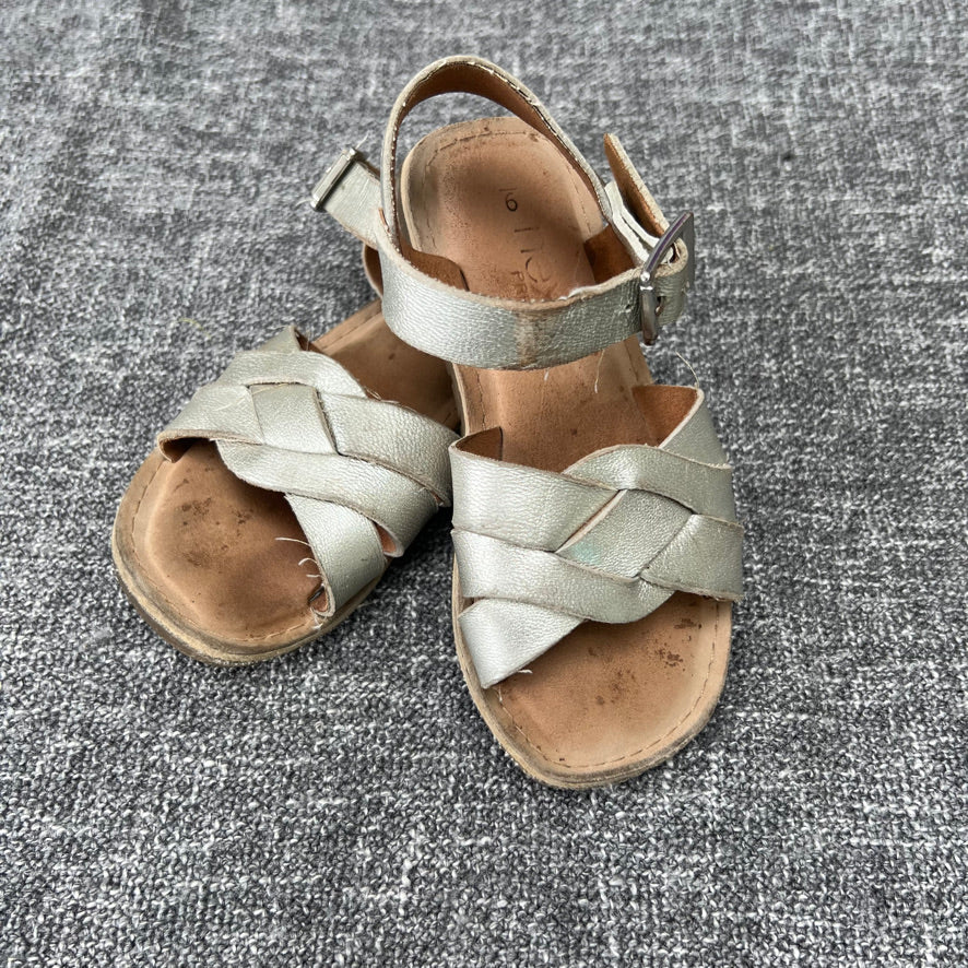 Girls Size 9uk / 26.5eu Silver Leather Sandals