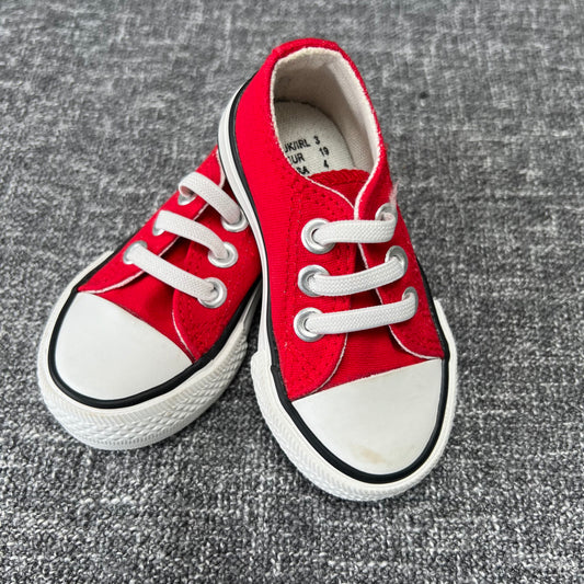 Boys / Girls Size 3uk / 19eu Red Canvas Pumps