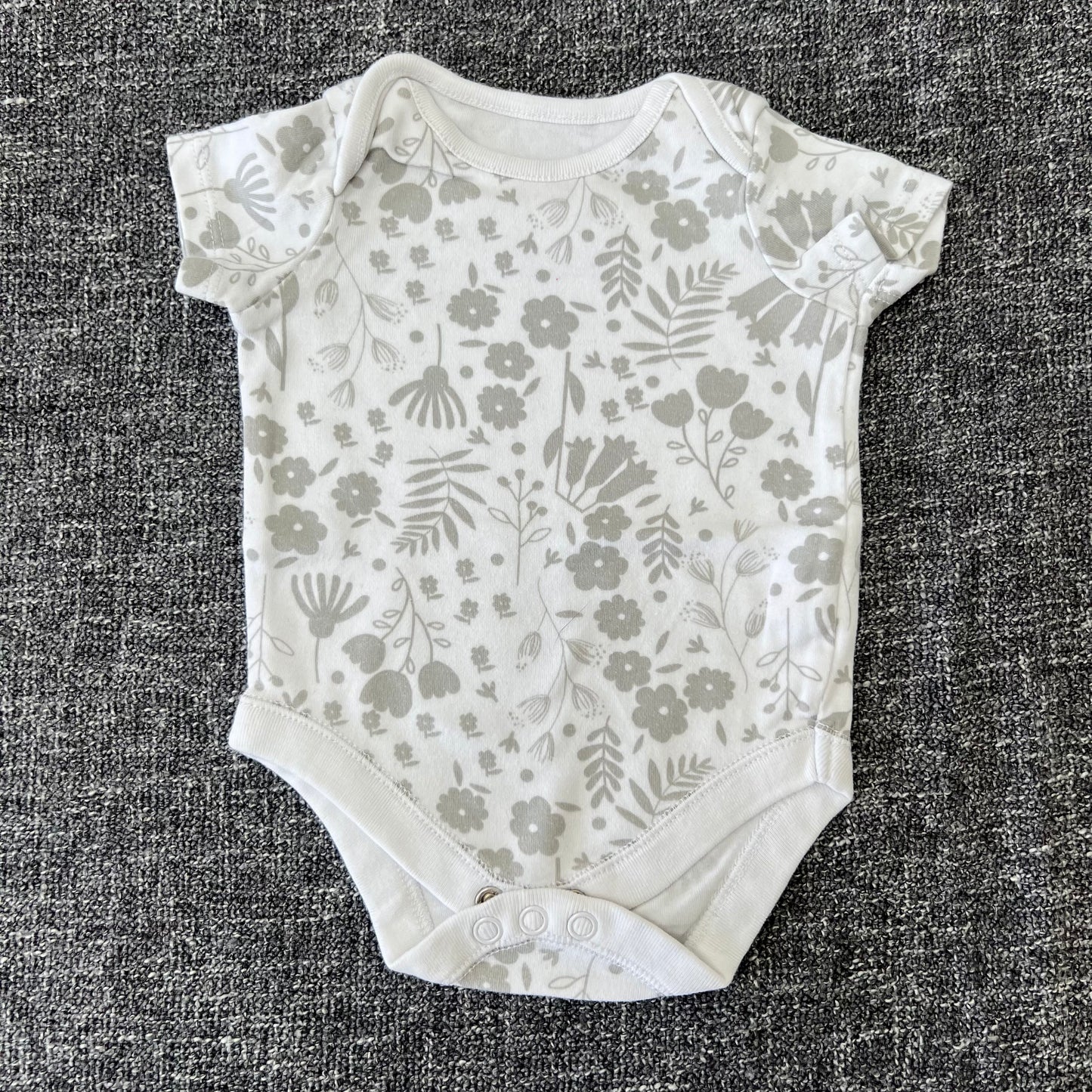 Girls 0-3 Month Grey & White Floral Short Sleeved Bodysuit