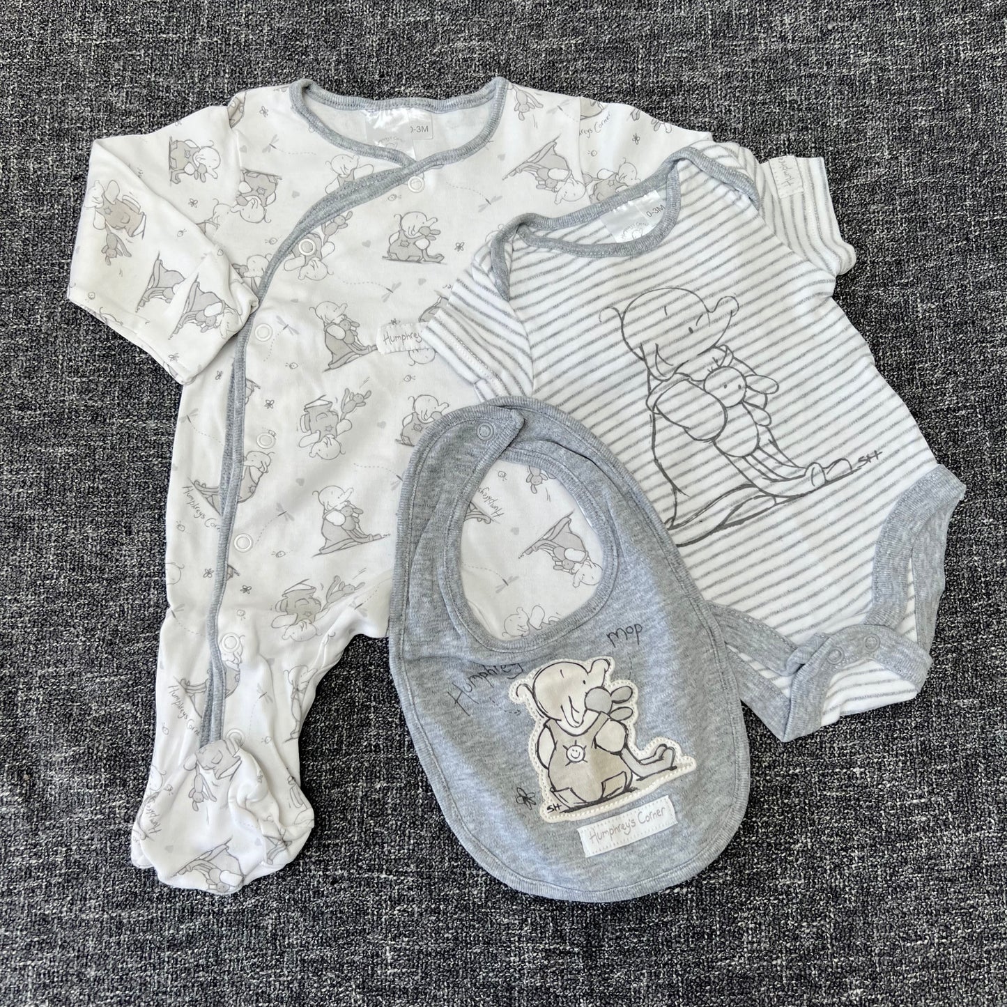 Unisex 0-3 Month Grey & White  'Humprey's Corner Sleepsuit Vest & Bib Outfit