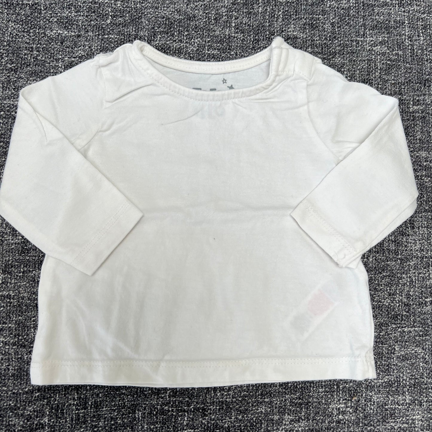 Unisex 0-3 Month Plain White Long Sleeved Top