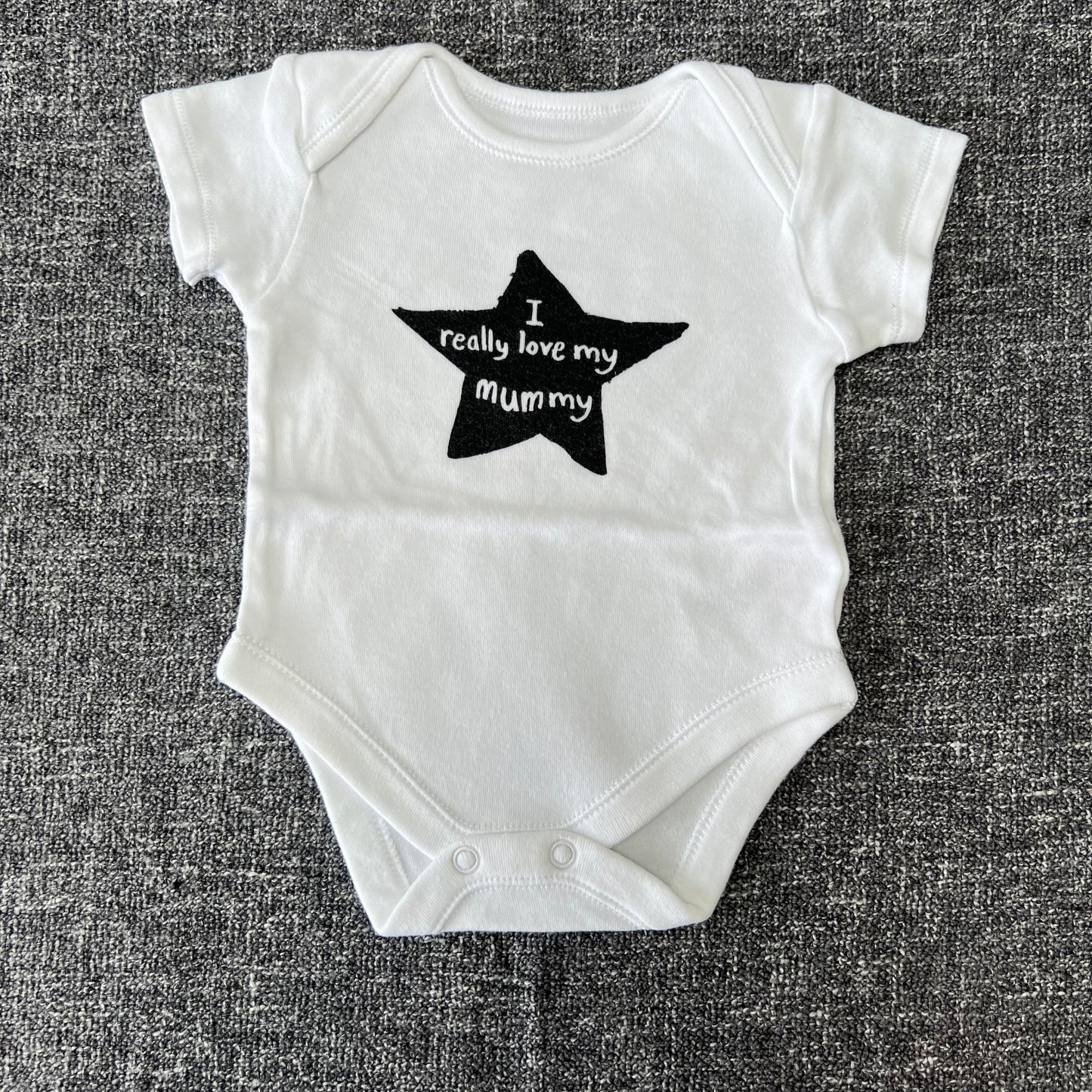 Unisex 0-3 Month White "I Love My Mummy" Short Sleeved Bodysuit