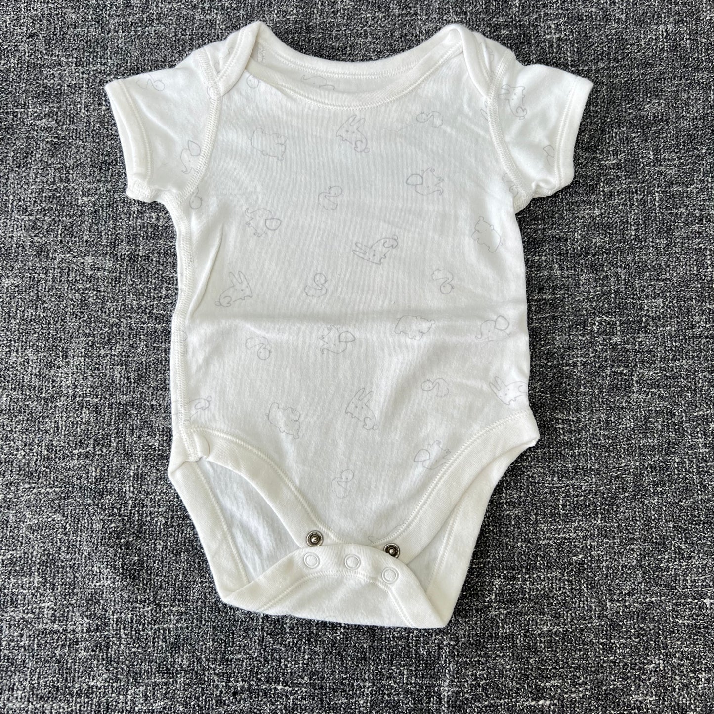 Unisex 0-3 Month Cream With Grey Animals Short Sleeved Bodysuit