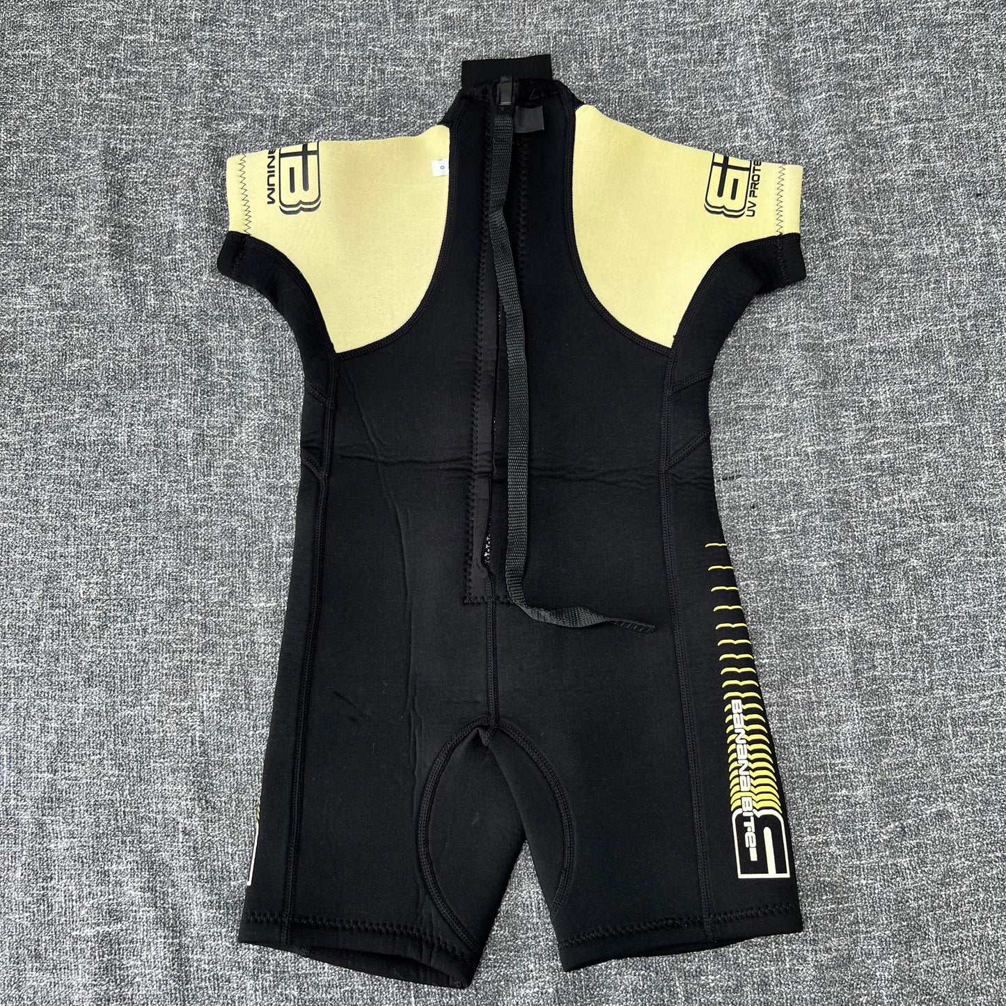 Boys / Girls Size 0 Yellow & Black Shortie Wetsuit (O)