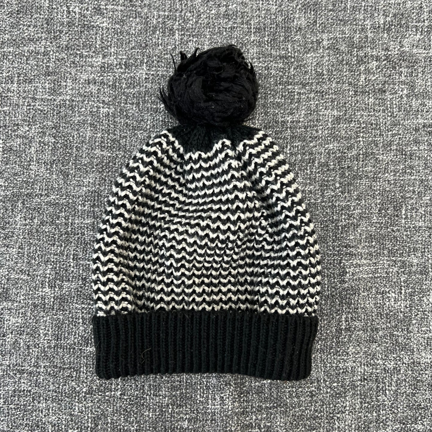 Boys 12-18 Month Black & White Knitted Winter Bobble Hat