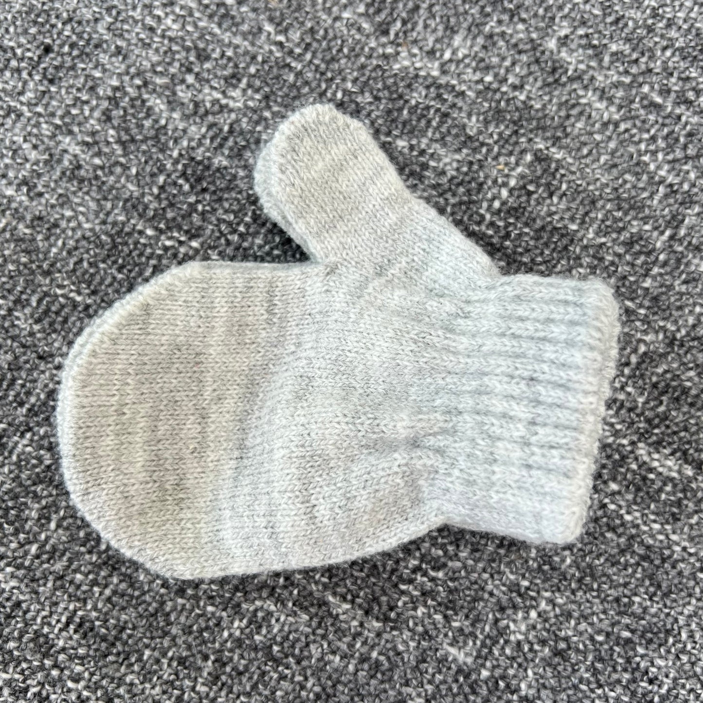 Boys 6-9 Month Grey Winter Mittens