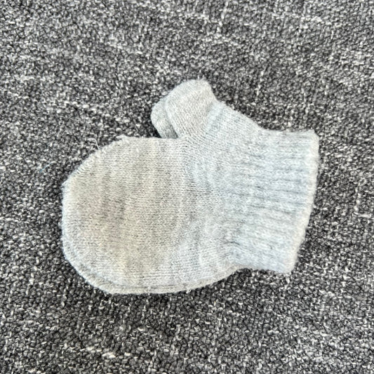 Boys 6-9 Month Grey Winter Mittens