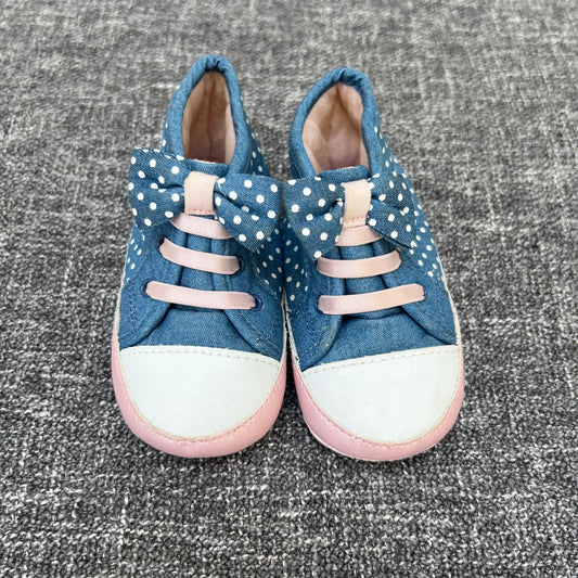 Girls 9-12 Month Size 3 Blue Denim Stye Pram Shoes