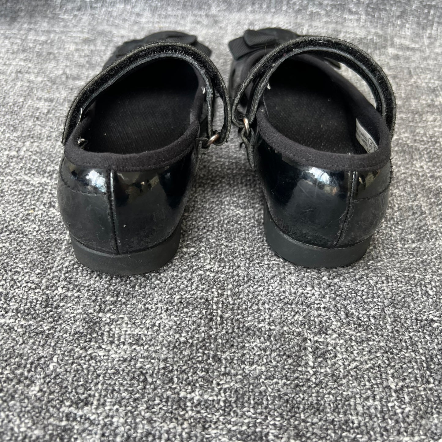 Girls Size 9.5F Clarks Black Patent Leather School Shoes