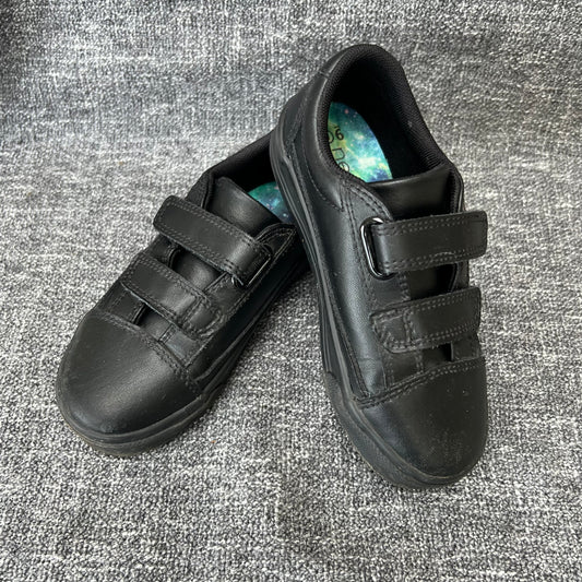 Boys / Girls Size 9F Black Leather Trainer Shoes