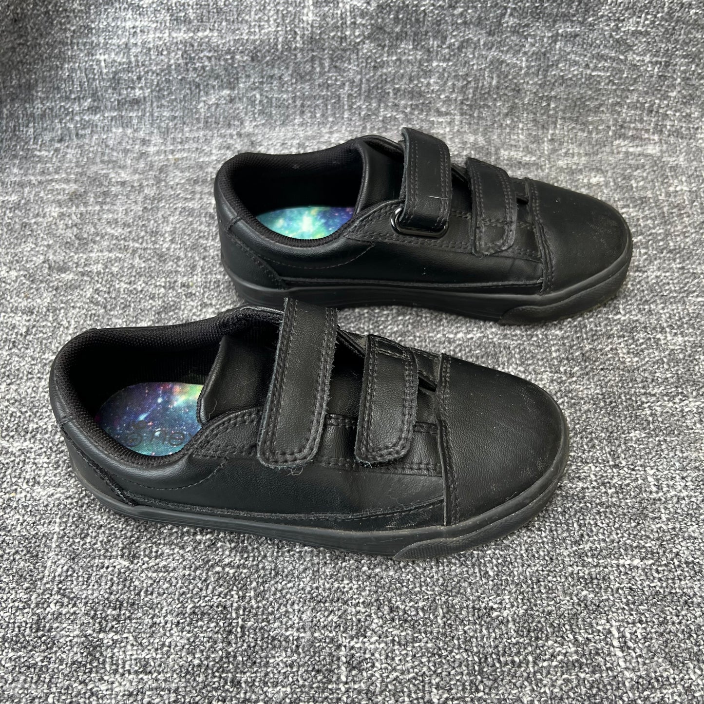 Boys / Girls Size 9F Black Leather Trainer Shoes